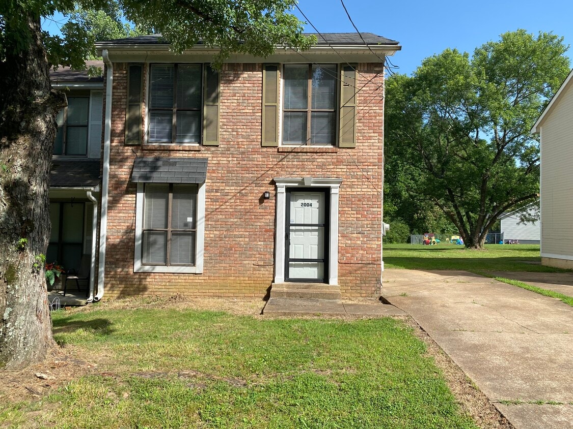2004 N Royal St, Jackson, TN 38305 House for Rent in Jackson, TN