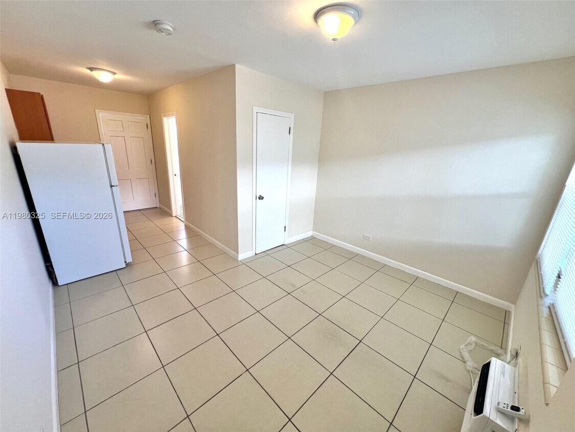 Foto del edificio - 710 NE 85th St