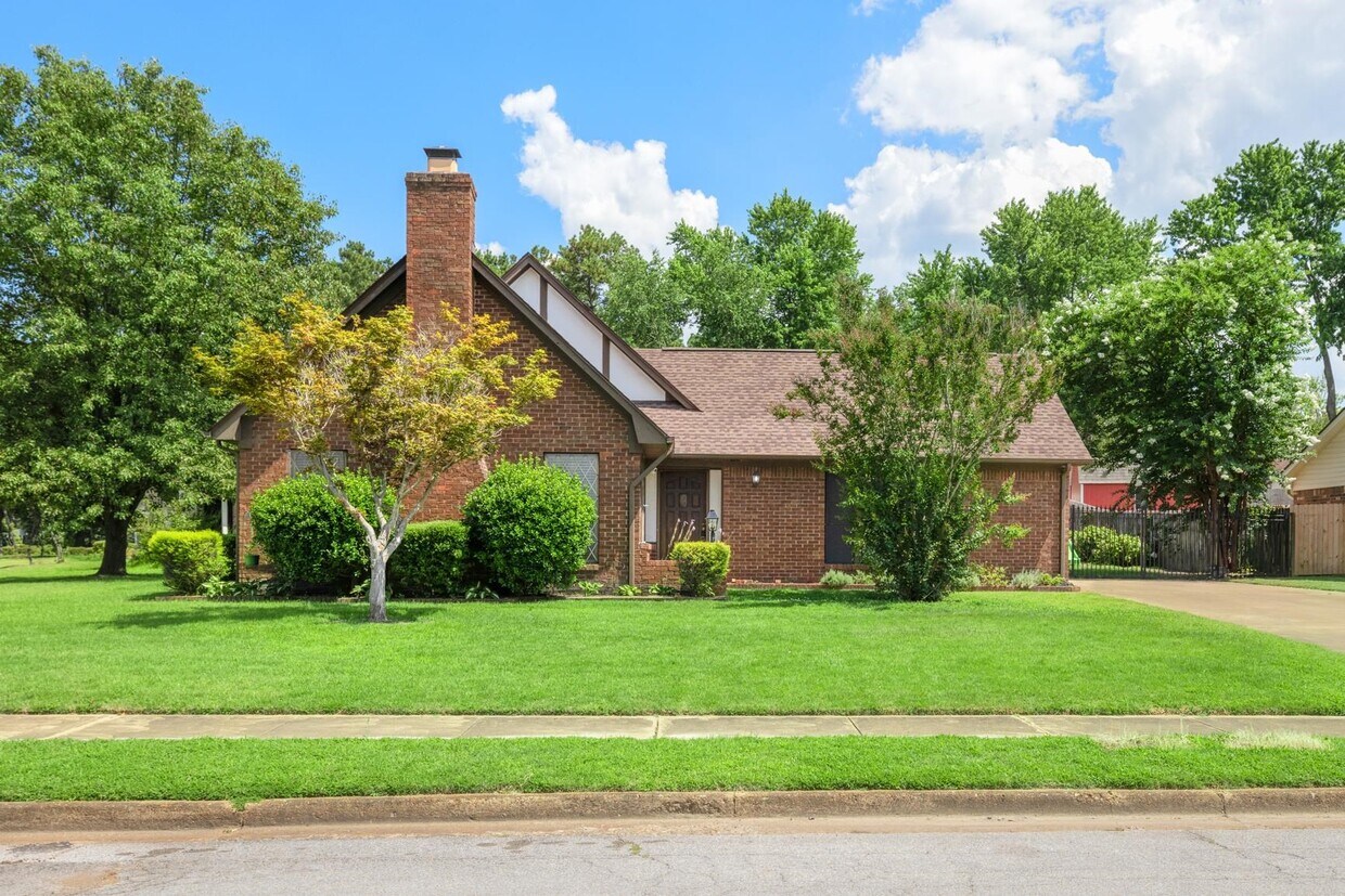 Foto principal - 6543 Saginaw Rd