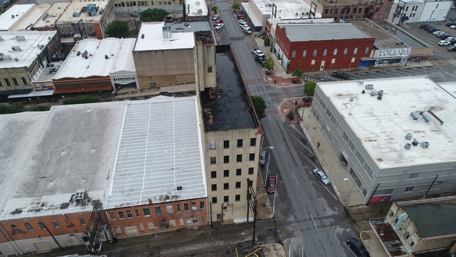 Building Photo - Central Plaza