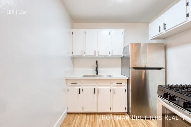 Building Photo - 937 S Roberts St