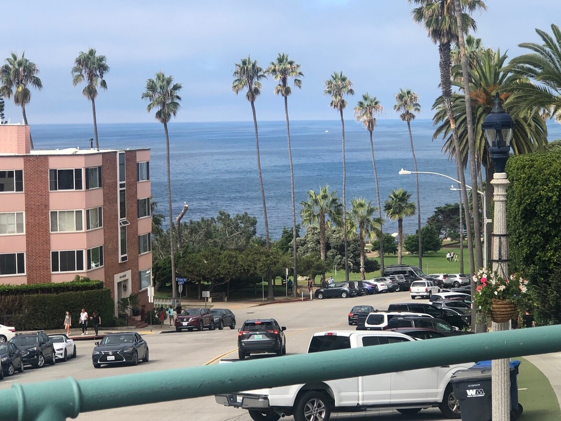 7411 Herschel Ave Unit 2G, La Jolla, CA 92037 Condo for Rent in La