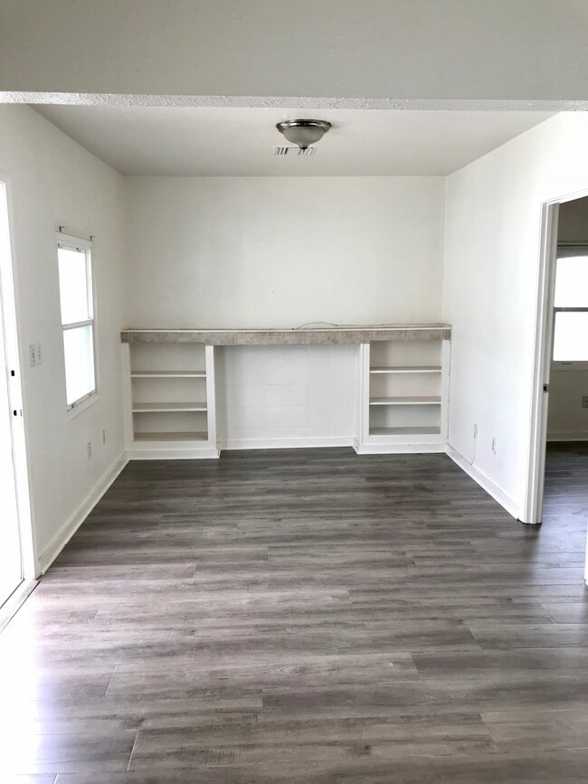 Building Photo - 1030 E La Palma Dr