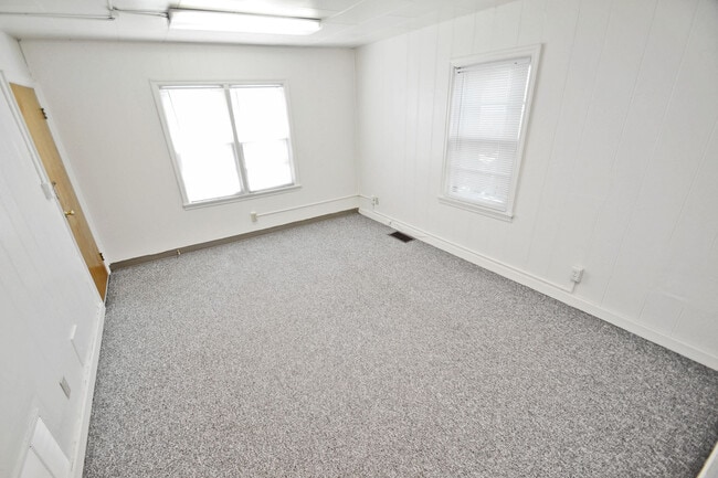 Bedroom - 409 E 7th St