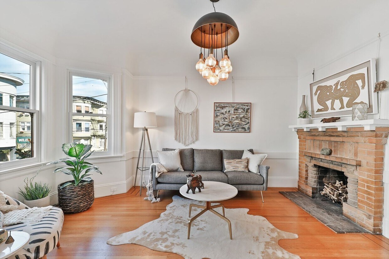 Primary Photo - 2BR/1BA Spacious Valencia Corridor Luxury ...