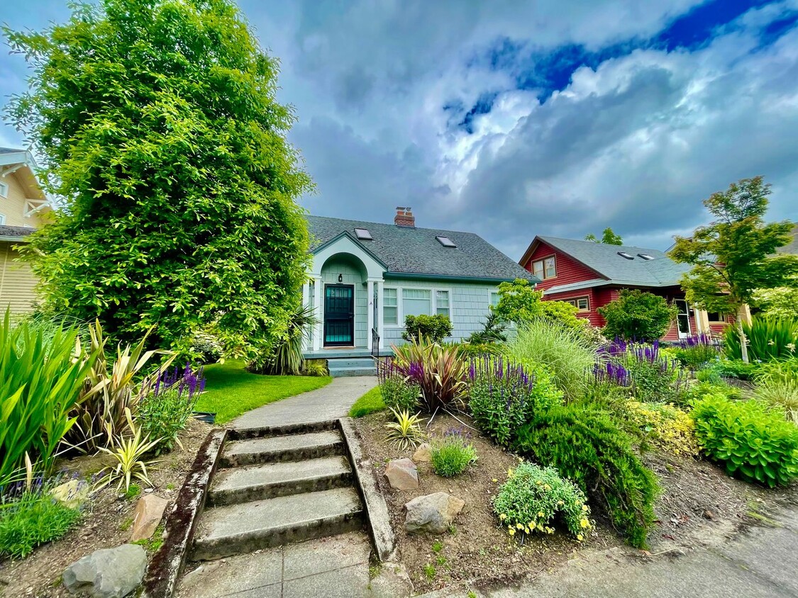 Primary Photo - Well Maintained- 3 bed 2 bath Home - Piedm...