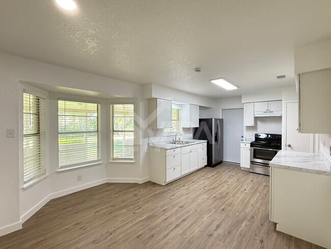 Building Photo - 4126 Valleyfield Dr