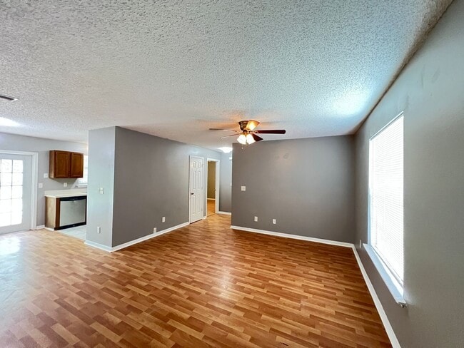 Building Photo - Beautiful 3B/2B Home in Minneola!