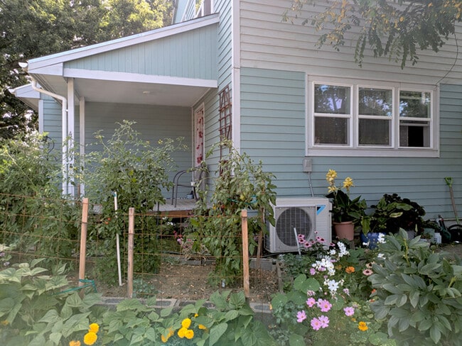 Building Photo - 4185 Monroe Ave NE