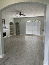 Building Photo - 18419 Autumn Park Dr