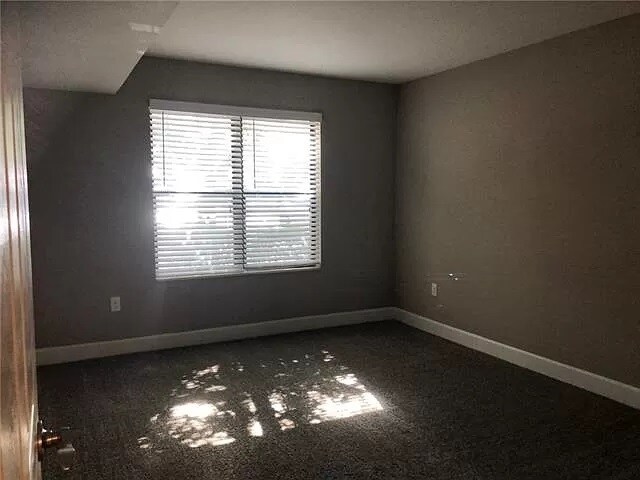 Open concept living with Southfacing windows for natural light - 425 W 9th St
