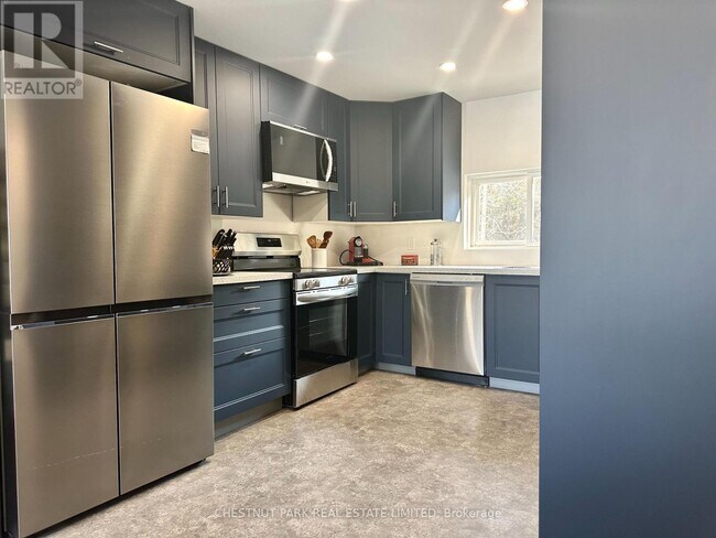 Building Photo - 41 Back Ln