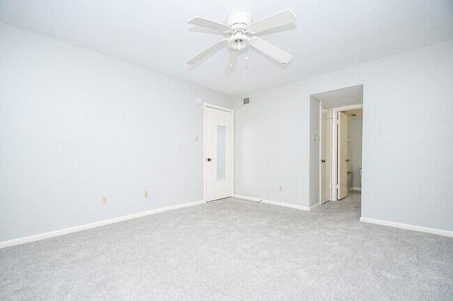 Foto del edificio - 8433 Hearth Dr