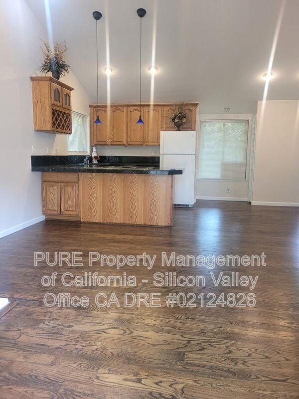 Building Photo - 234 E Hilton Dr