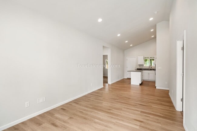 Building Photo - 826 SE 155th Ave