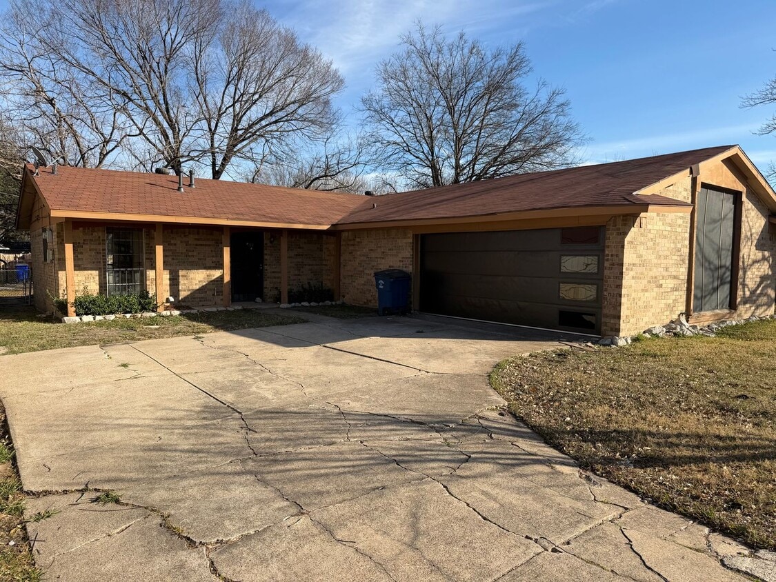 Photo - 2722 N St Augustine Rd (Dallas, TX)