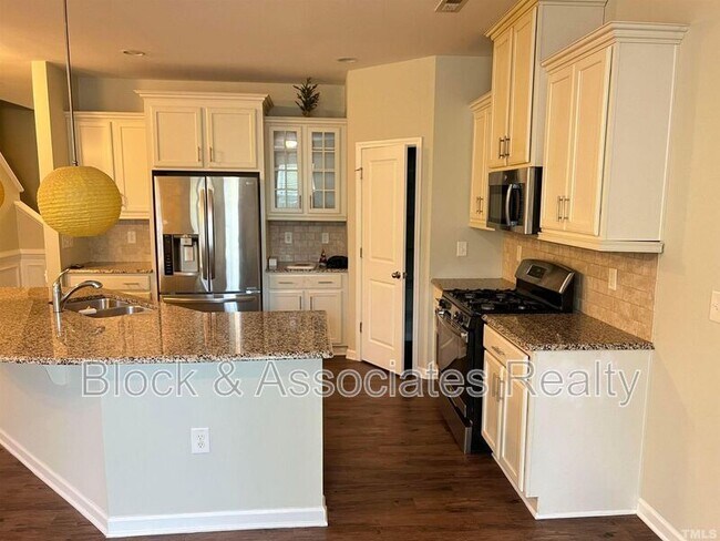Foto del edificio - 228 Traphill Dr