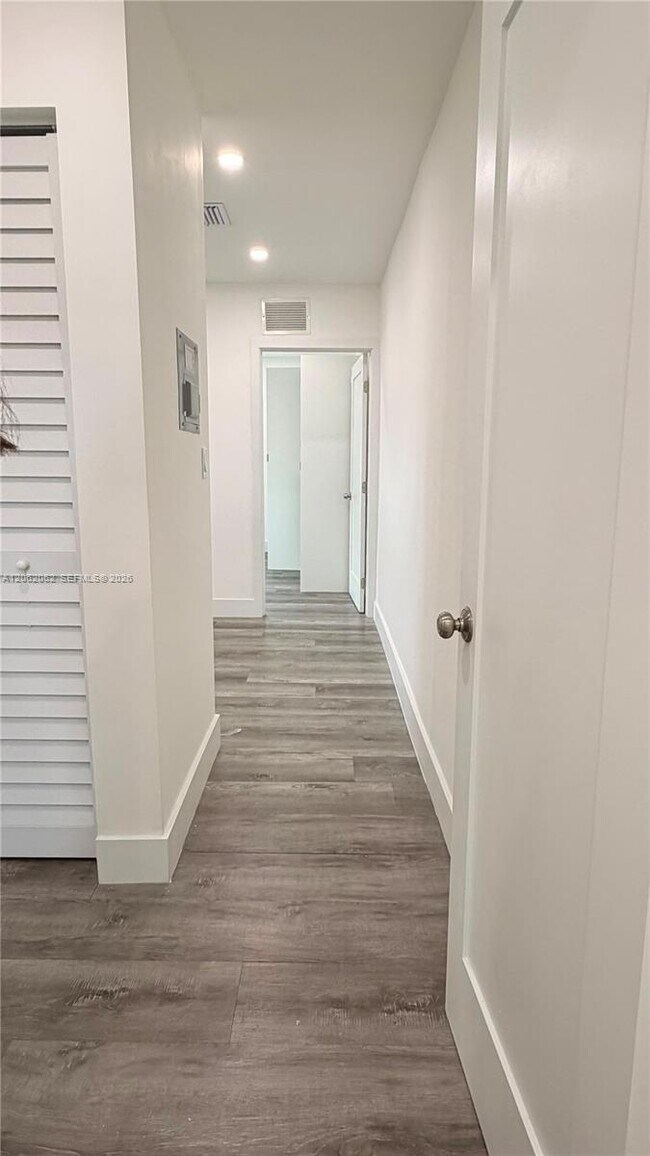 Foto del edificio - 10370 SW 24th St