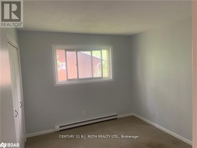 Building Photo - 510-510 Muskoka Beach Rd