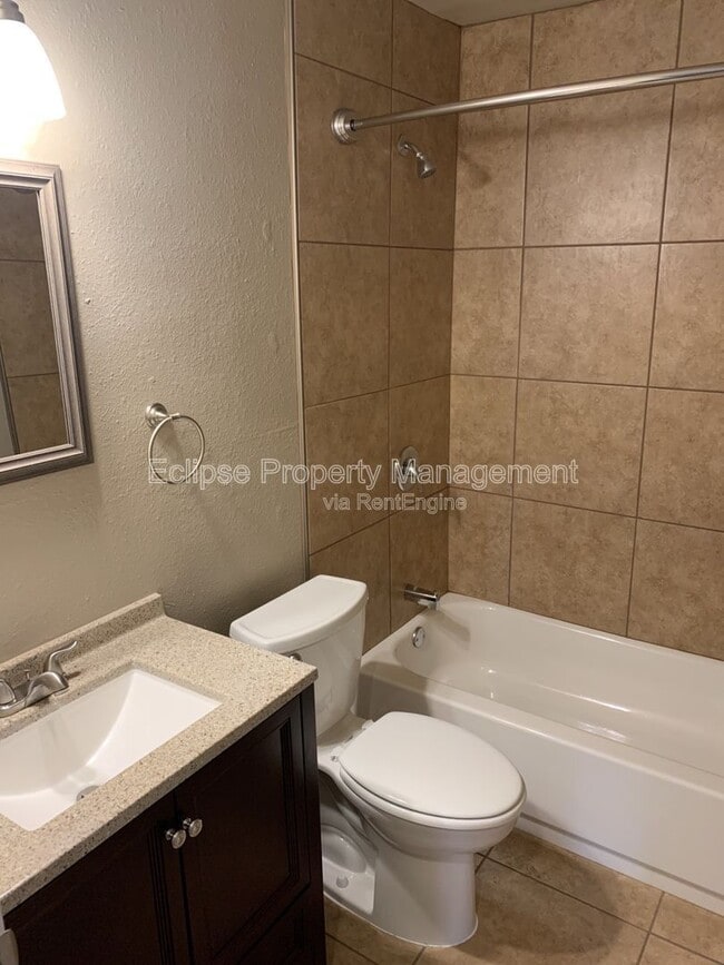 Building Photo - 522 Bell Ct