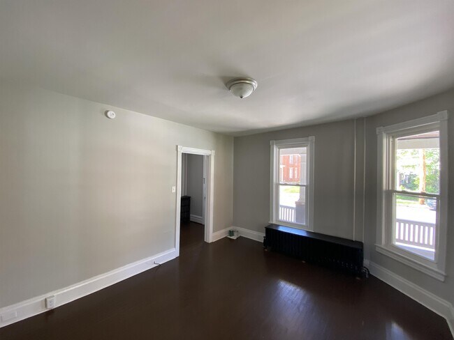 Foto del edificio - 109 Fairview Ave