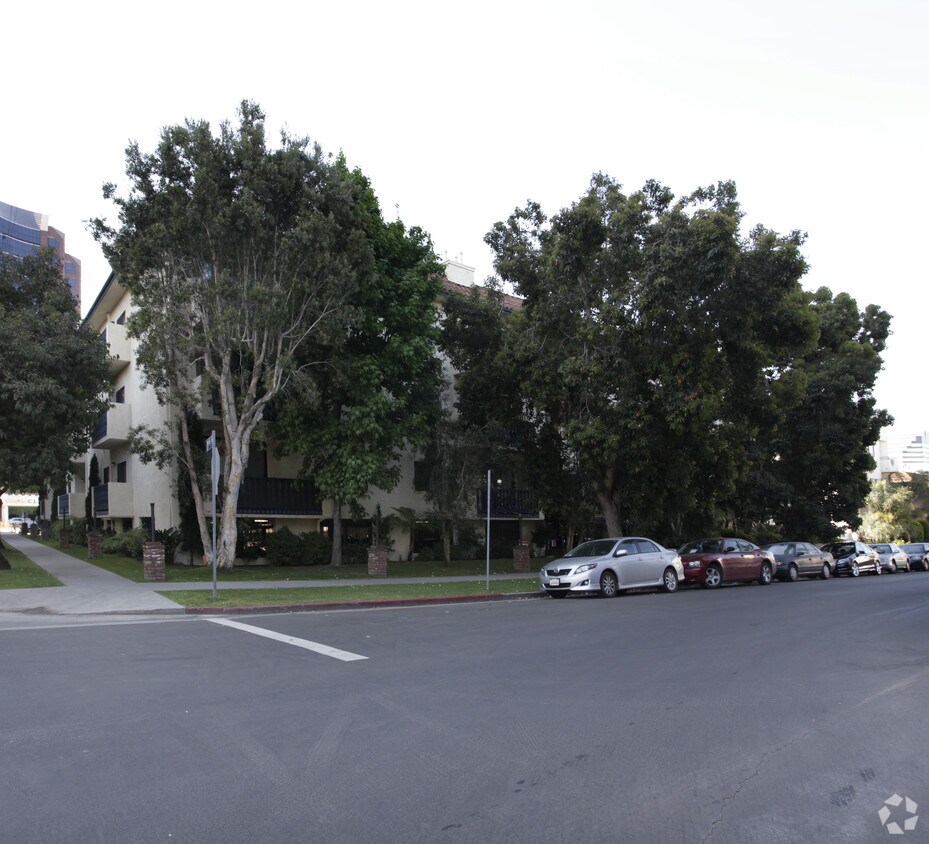 Goshen Apartments Brentwood Apartments in Los Angeles, CA