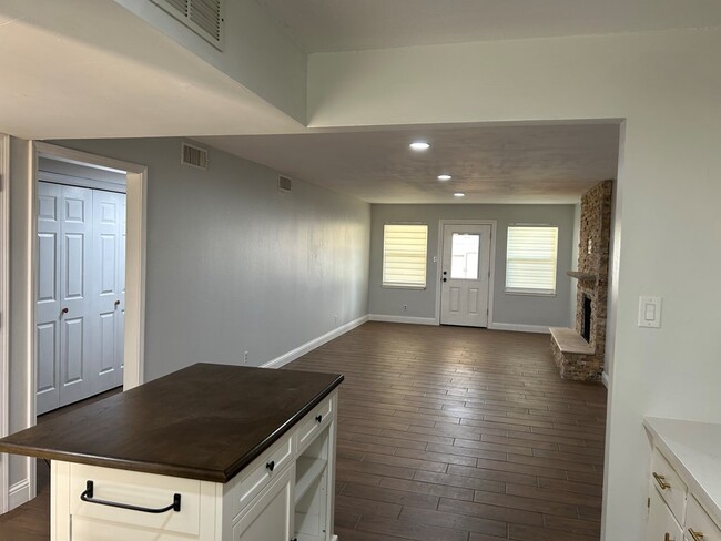 Foto del edificio - 1316 Tanglewood Ln