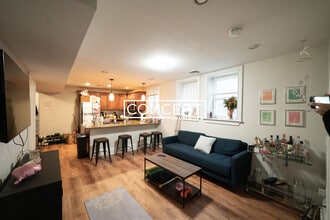 Building Photo - 719 Parker St