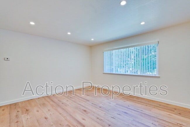 Building Photo - 2186 Carlmont Dr