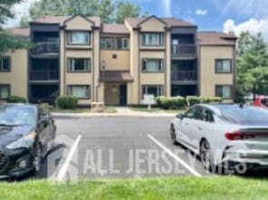 Building Photo - 2217 Sayre Dr