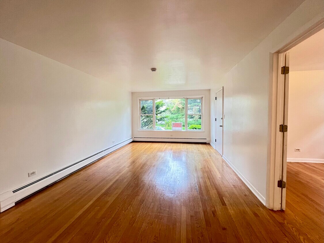 Foto principal - 4848 W Warner Ave