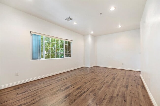 Foto del edificio - 637 N Fairview St