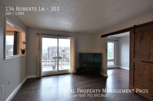 Foto del edificio - Fantastic Two-Bedroom Condo Just blocks fr...