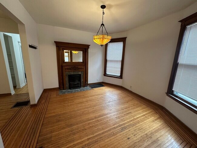 Building Photo - Gorgeous Vintage Home...MUST SEE!!!