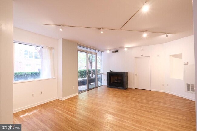 Foto del edificio - 1300 13th St NW