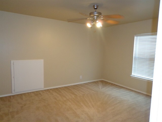 Building Photo - 2706 Lilac Court