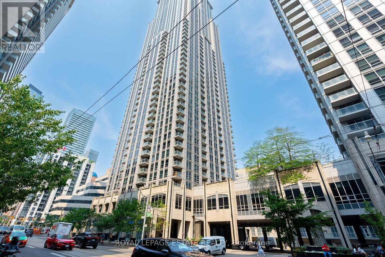 Photo principale - 763-P763 Bay St.