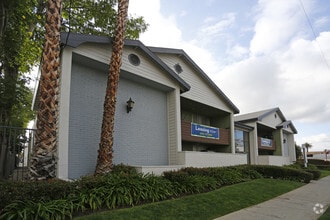 Fairmont Apartments photo'