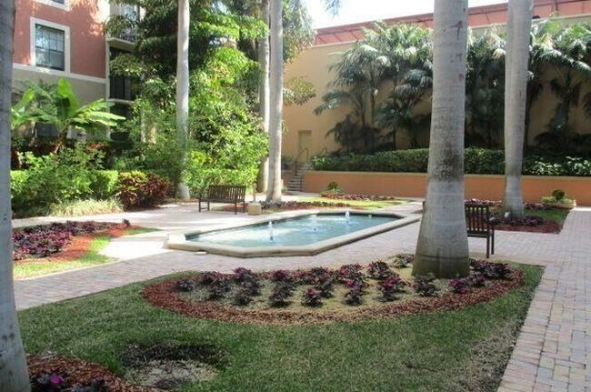 Building Photo - 720 S Sapodilla Ave