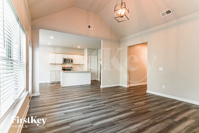 Building Photo - 300 Avalon Wy