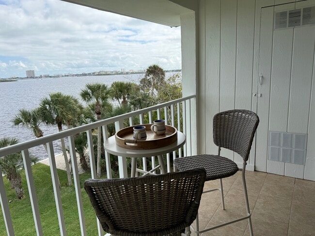 Foto del edificio - 3131 S Ridgewood Ave