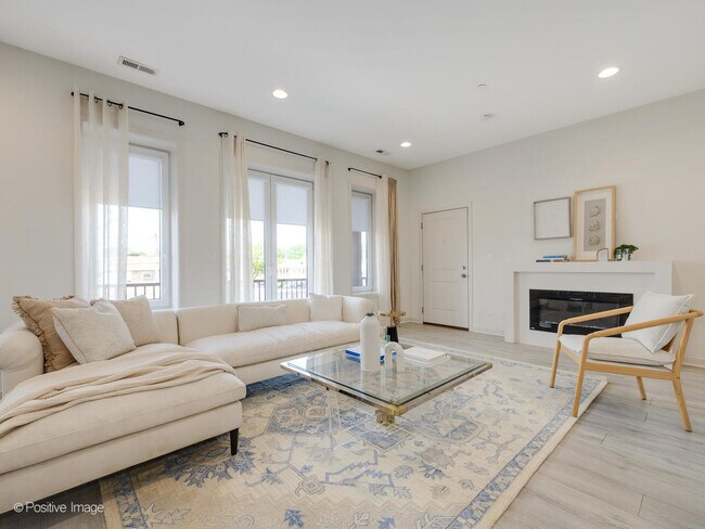 Foto del edificio - 7353 W Grand Ave