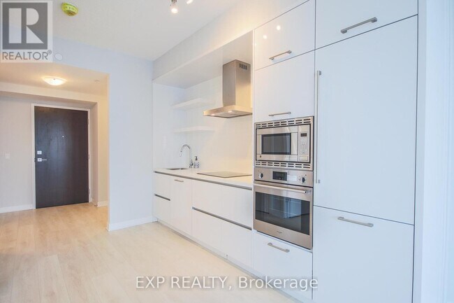 Photo du bâtiment - 2221 Yonge St