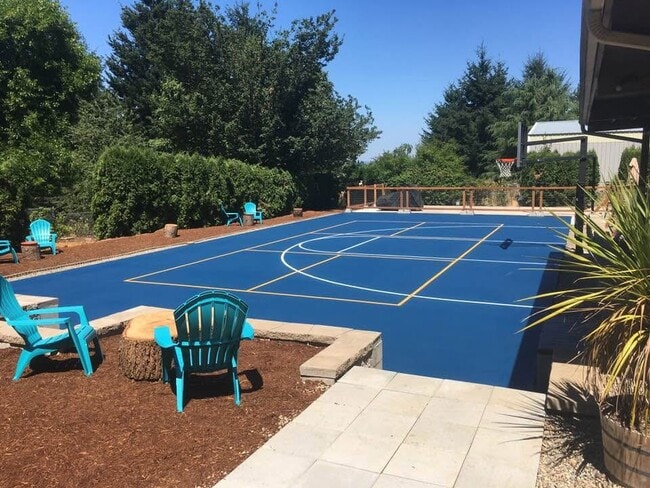 Sports court - 6971 Rainbow Dr SE