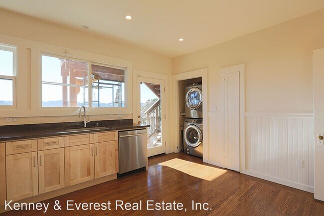 Foto del edificio - 3 br, 2 bath House - 1311 Palou Avenue