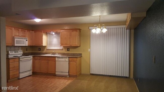 Building Photo - 2 br, 2 bath Townhome - 15413 E 48th St