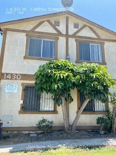Primary Photo - 1430 W 146th St