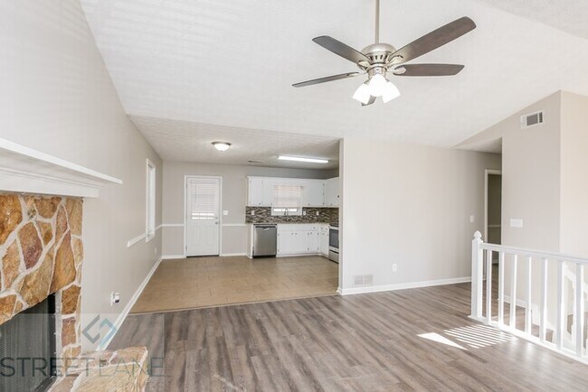 Foto del edificio - REDUCED! - Now offering first full month F...