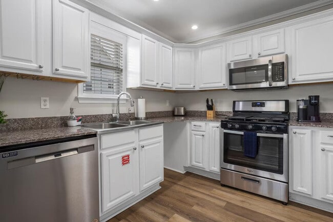 Foto del edificio - 426 Russell Ave