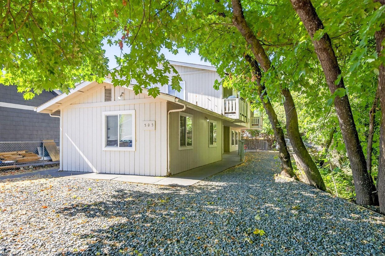 Foto principal - 505 NW D St